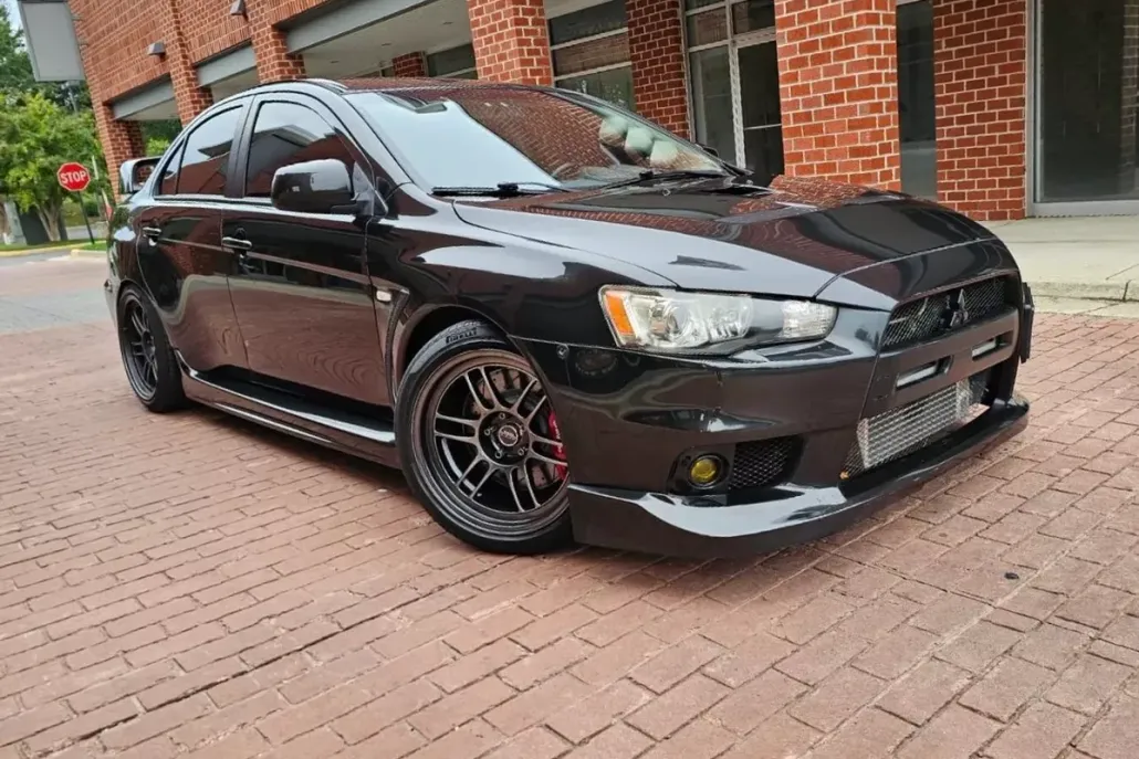 2010 Mitsubishi Lancer Evolution GSR photo 1