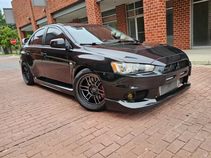 2010 Mitsubishi Lancer Evolution GSR photo 1