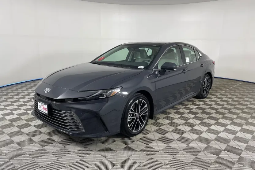2025 Toyota Camry XLE photo 1