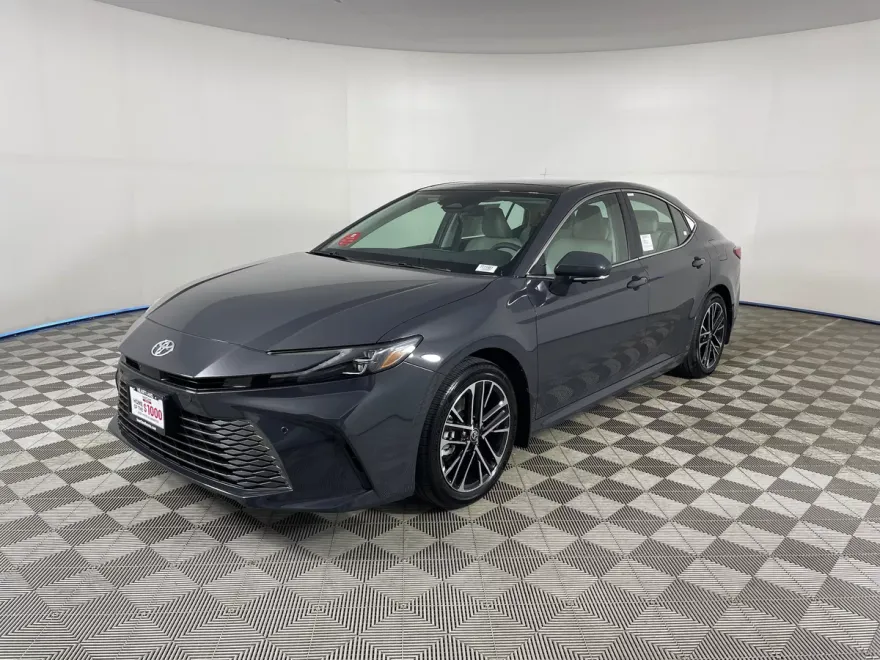 2025 Toyota Camry XLE photo 1