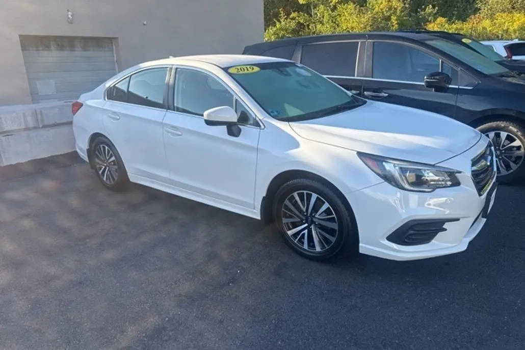 2019 Subaru Legacy 2.5i photo 1