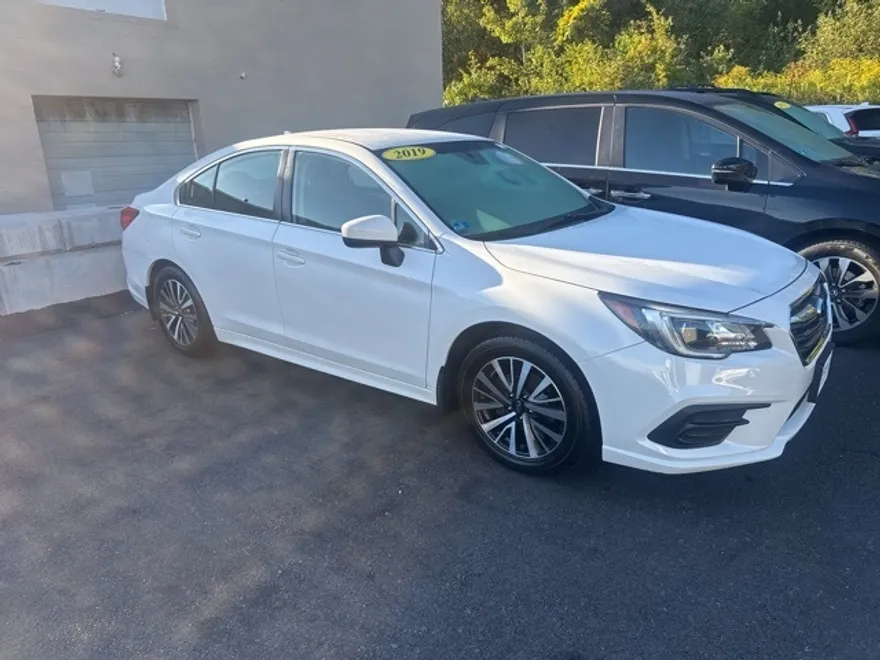 2019 Subaru Legacy 2.5i photo 1