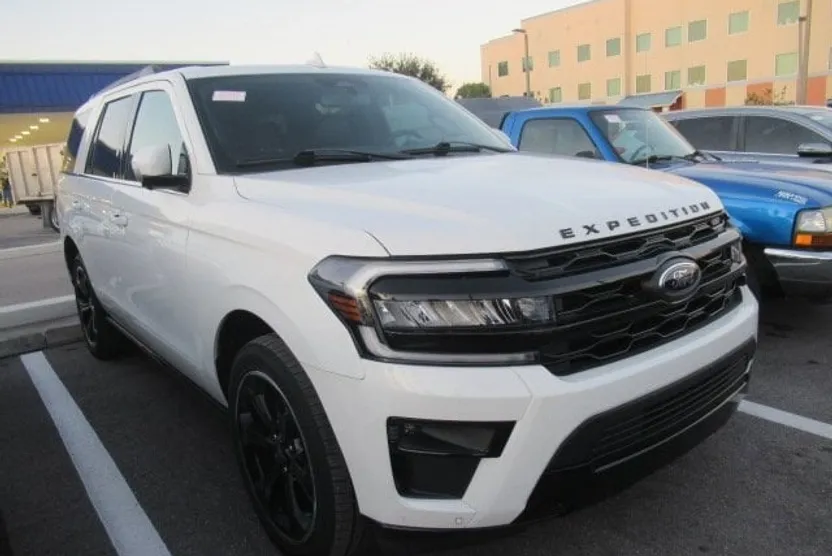 2022 Ford Expedition Limited photo 1