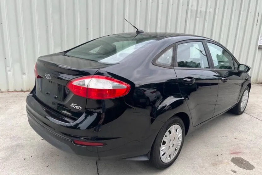 2016 Ford Fiesta S photo 1