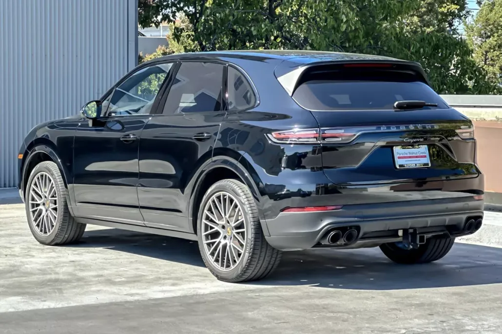 2023 Porsche Cayenne Platinum Edition photo 1