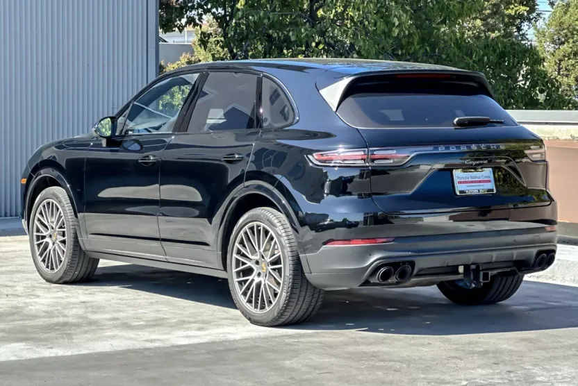 2023 Porsche Cayenne Platinum Edition photo 1
