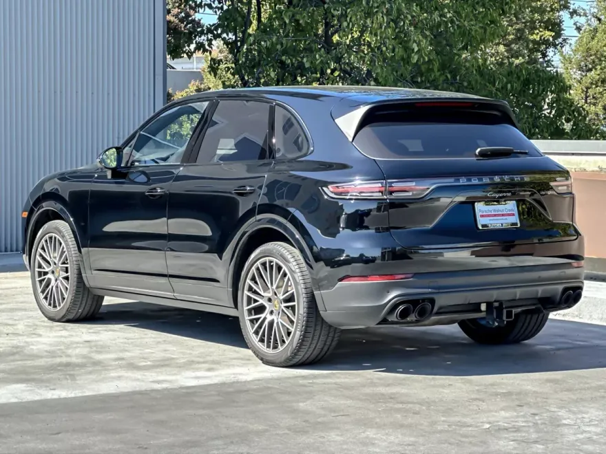 2023 Porsche Cayenne Platinum Edition photo 1
