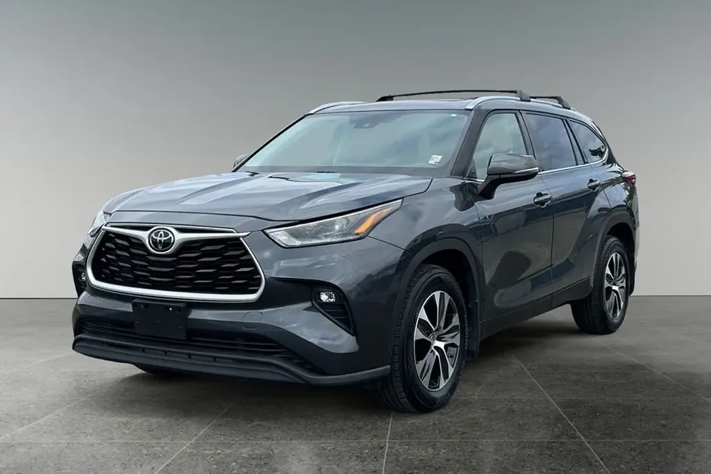 2021 Toyota Highlander XLE photo 1