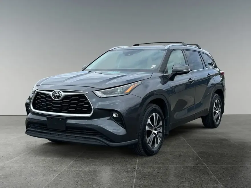 2021 Toyota Highlander XLE photo 1