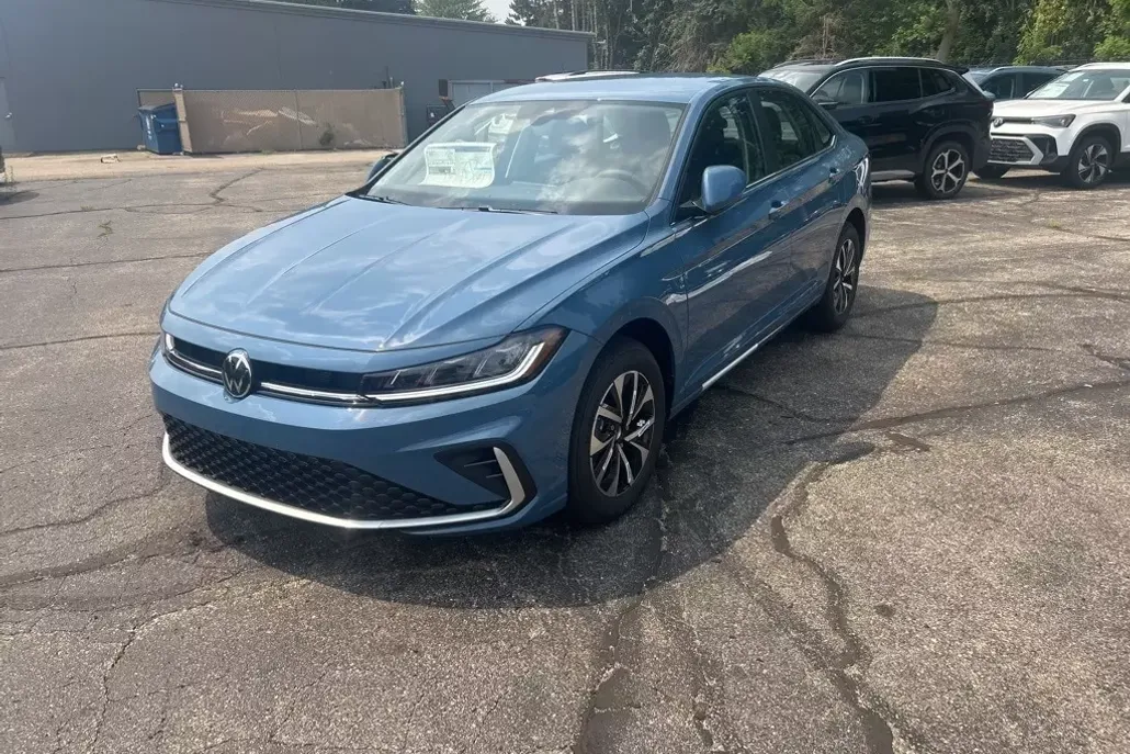 2025 Volkswagen Jetta 1.5T S photo 1