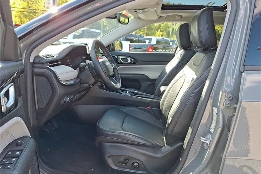 2022 Jeep Compass Limited photo 1