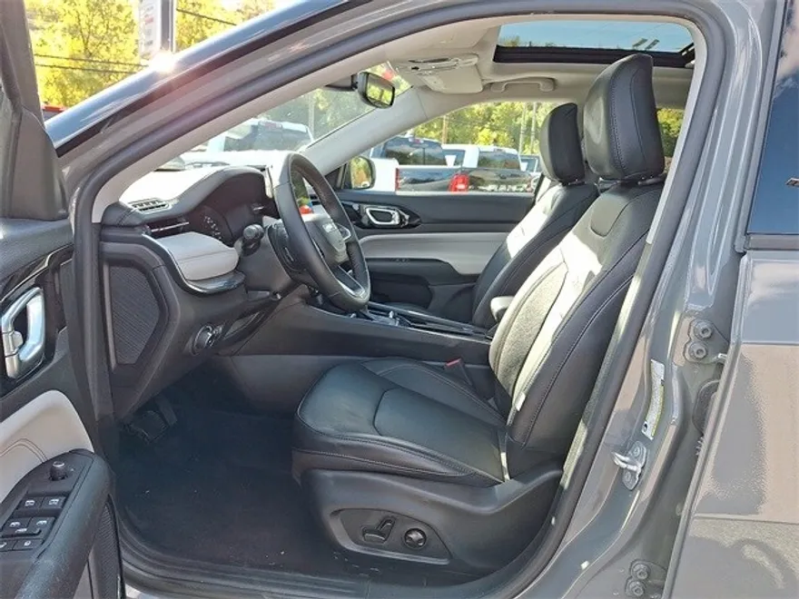 2022 Jeep Compass Limited photo 1