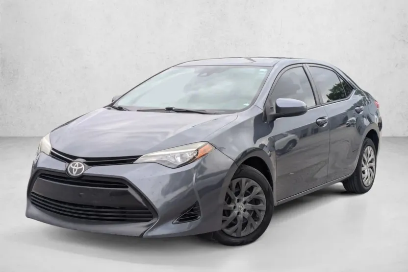 2017 Toyota Corolla LE photo 1