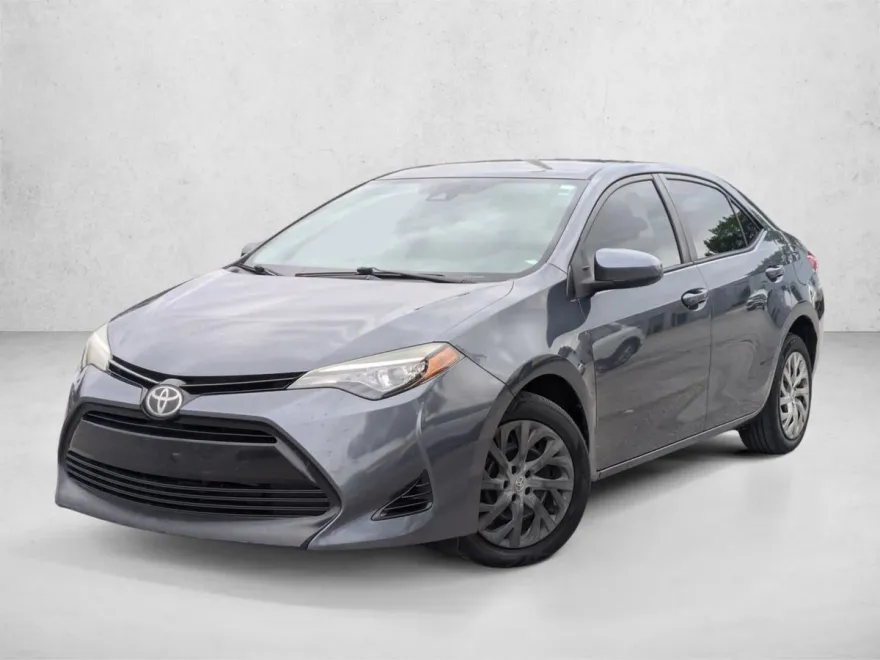 2017 Toyota Corolla LE photo 1