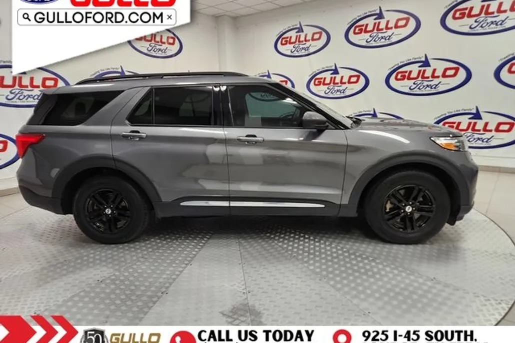 2023 Ford Explorer XLT photo 1