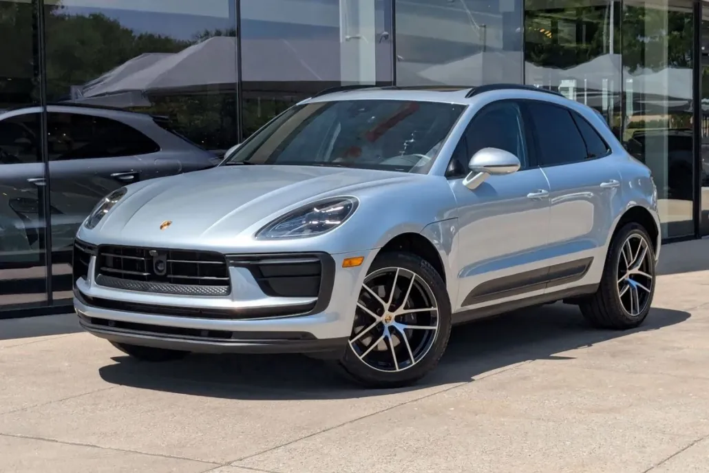 2025 Porsche Macan S photo 1