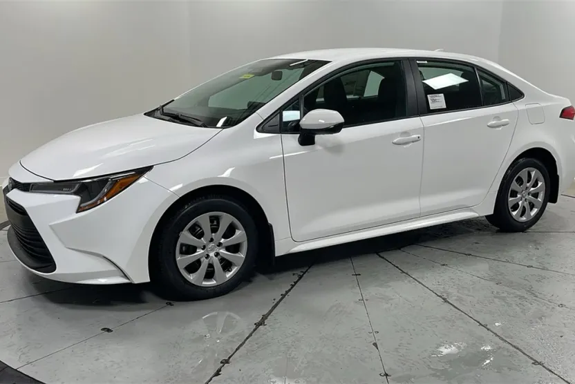 2026 Toyota Corolla LE photo 1