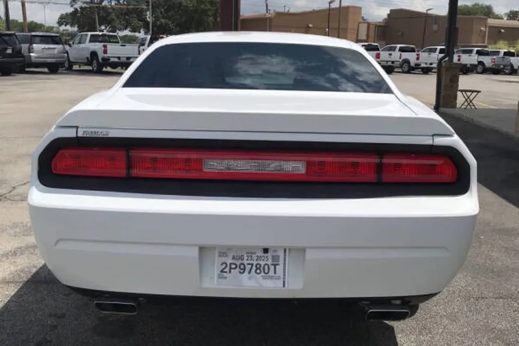 2014 Dodge Challenger SXT photo 1