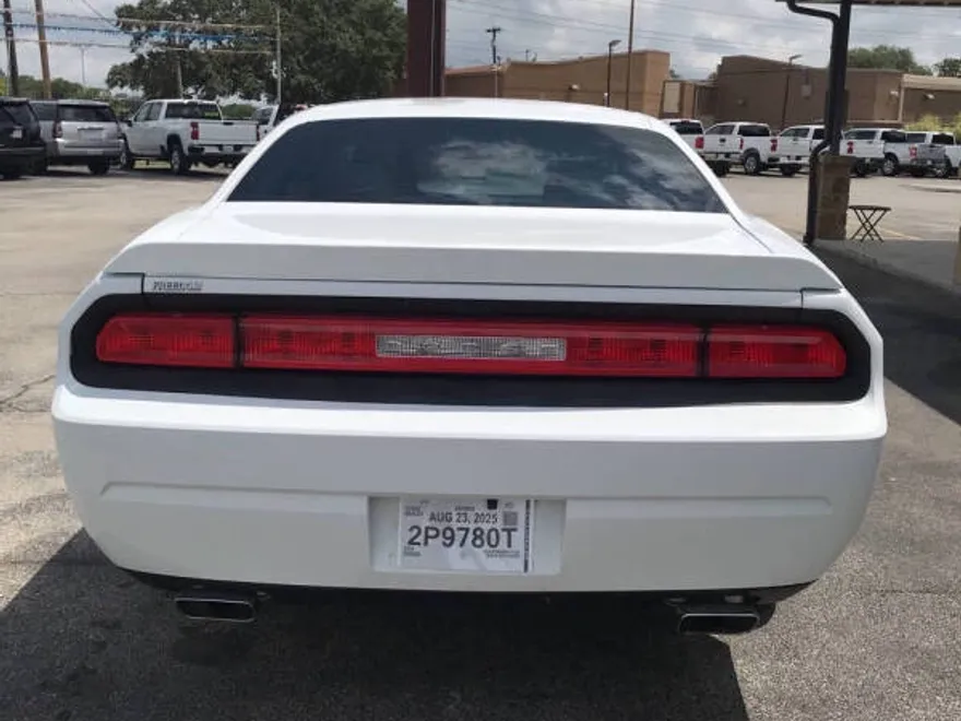 2014 Dodge Challenger SXT photo 1