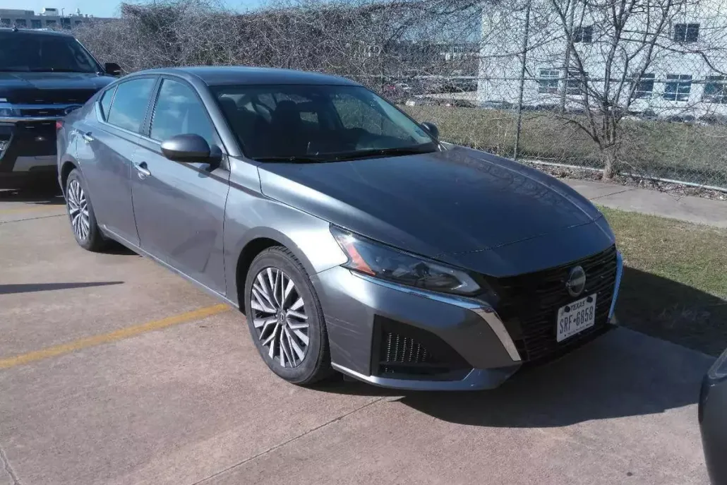 2023 Nissan Altima 2.5 SV photo 1