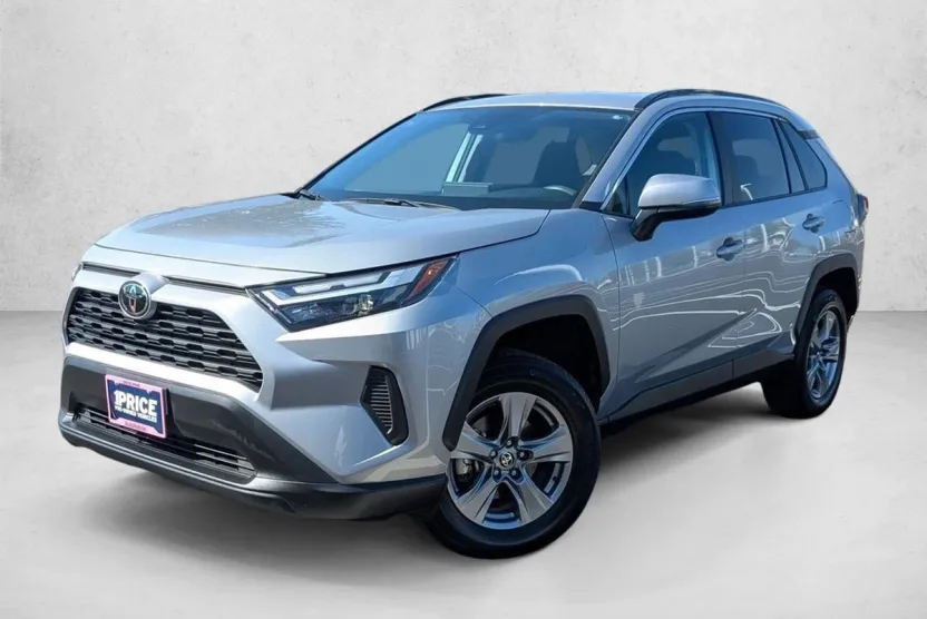 2025 Toyota RAV4 XLE photo 1