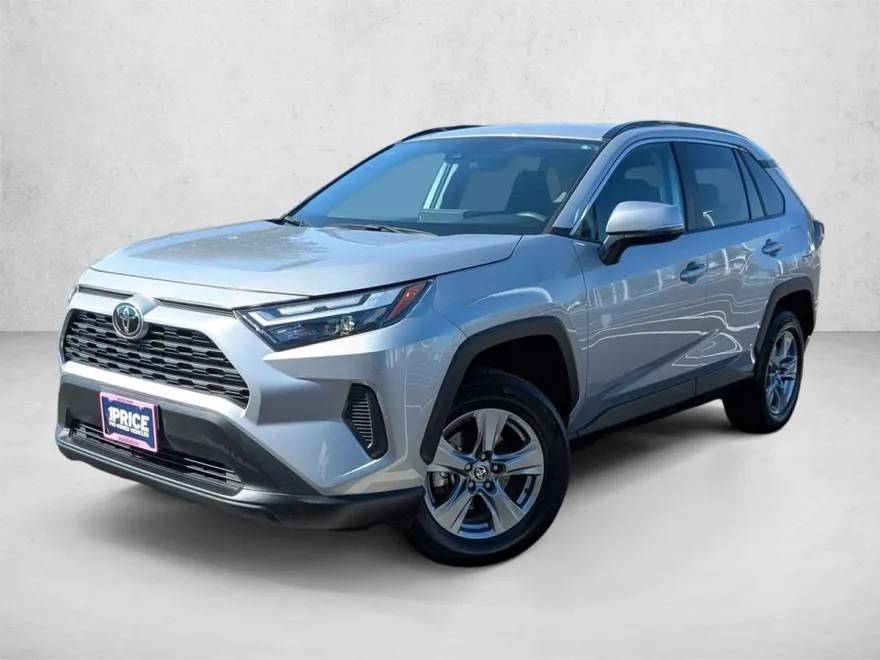 2025 Toyota RAV4 XLE photo 1