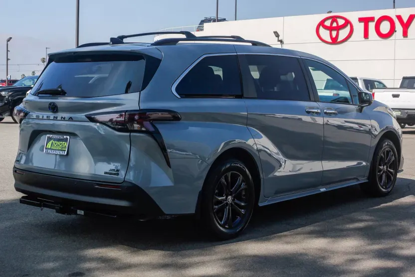 2024 Toyota Sienna Woodland Edition photo 1