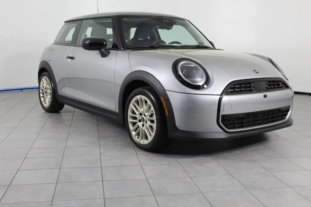 2025 Mini Cooper 2 Door Hardtop Iconic photo 1