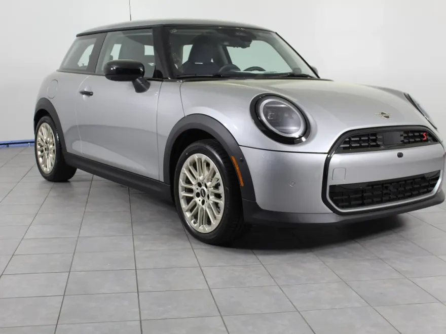 2025 Mini Cooper 2 Door Hardtop Iconic photo 1