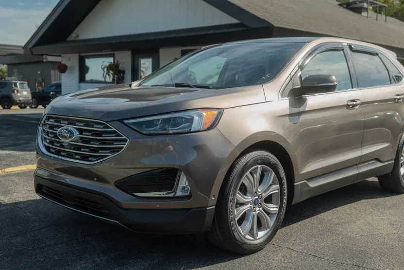 2019 Ford Edge Titanium photo 1