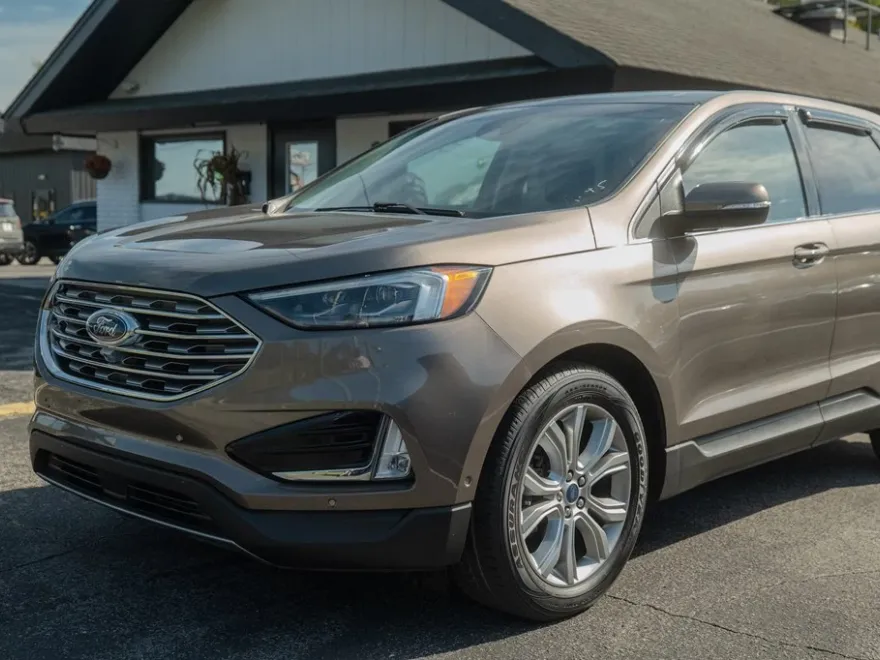 2019 Ford Edge Titanium photo 1