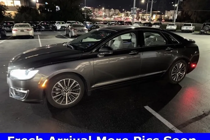 2020 Lincoln MKZ Standard photo 1