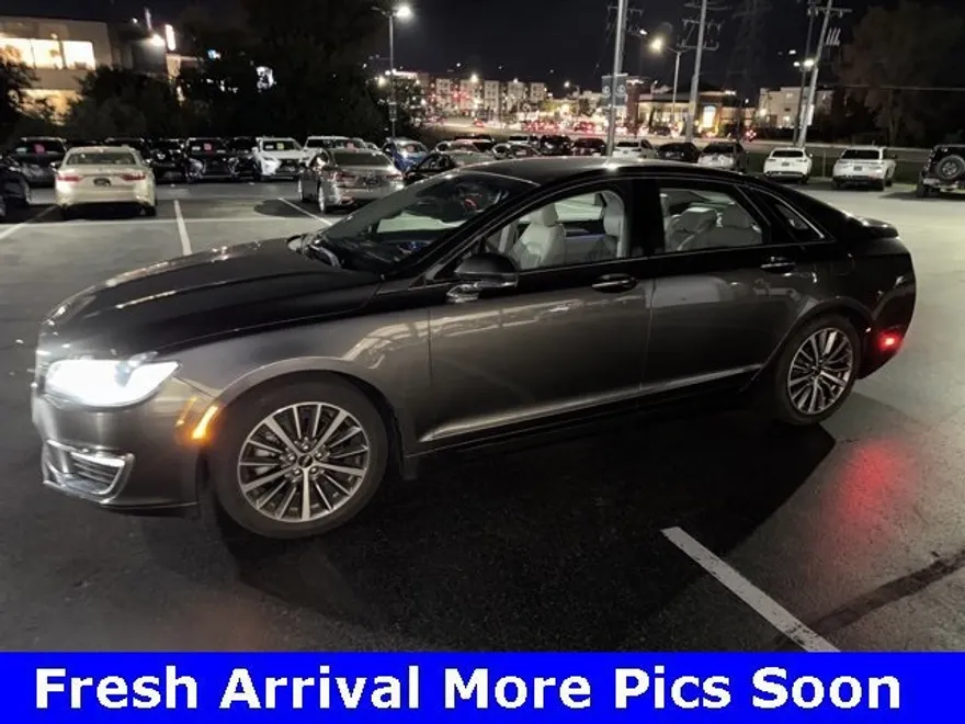 2020 Lincoln MKZ Standard photo 1