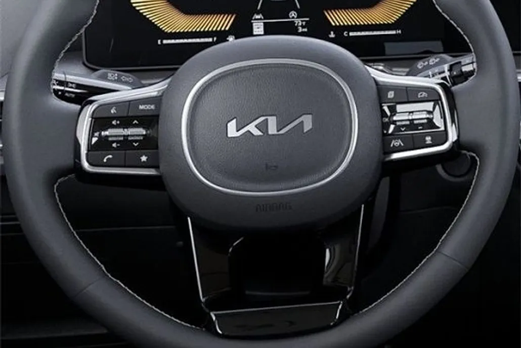 2025 Kia Sorento S photo 1