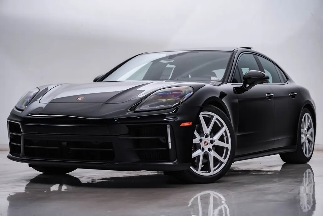 2025 Porsche Panamera 4 photo 1