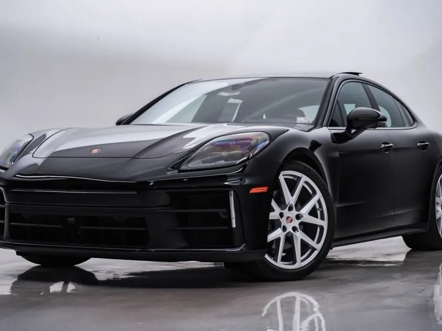 2025 Porsche Panamera 4 photo 1