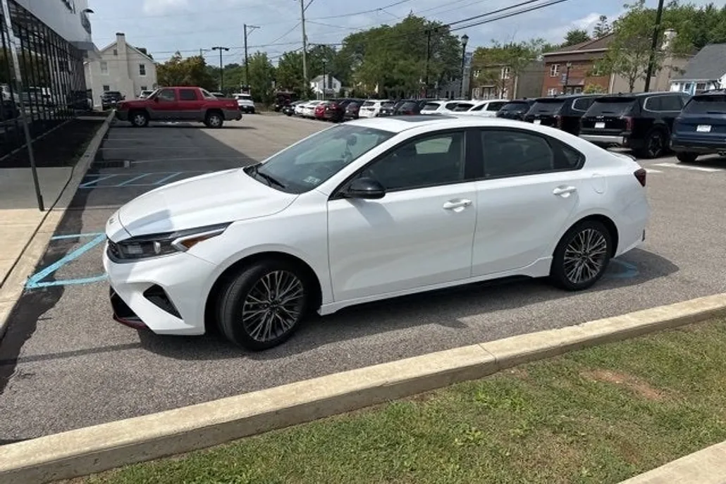 2023 Kia Forte GT-Line photo 1