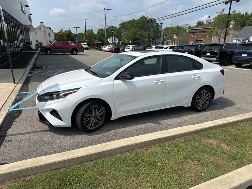 2023 Kia Forte GT-Line photo 1