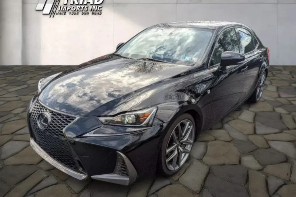 2020 Lexus IS 350 F SPORT photo 1