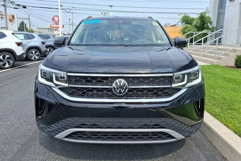 2022 Volkswagen Taos SEL photo 1
