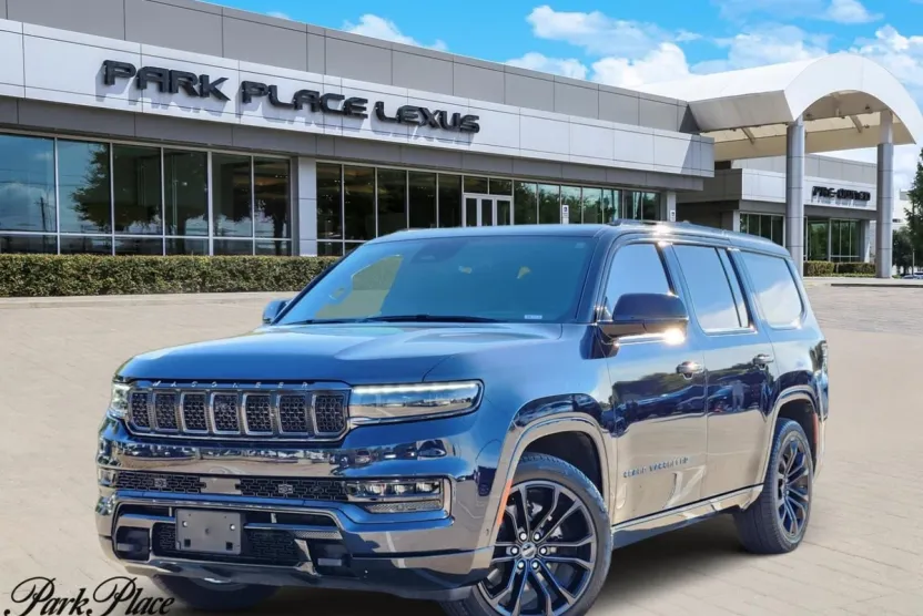 2023 Jeep Grand Wagoneer II photo 1