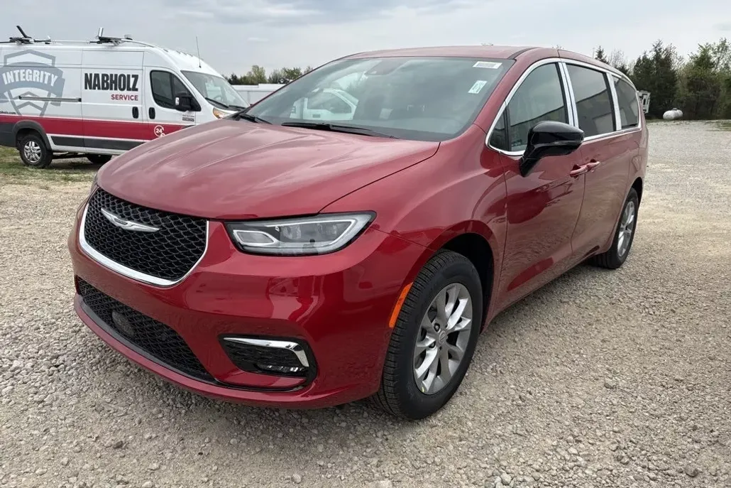 2025 Chrysler Pacifica photo 1