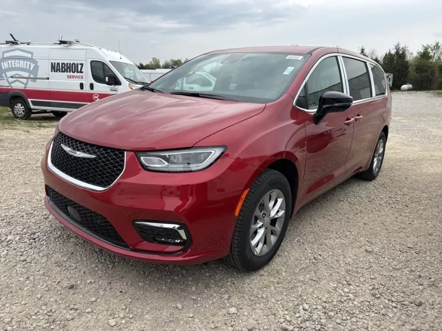 2025 Chrysler Pacifica photo 1