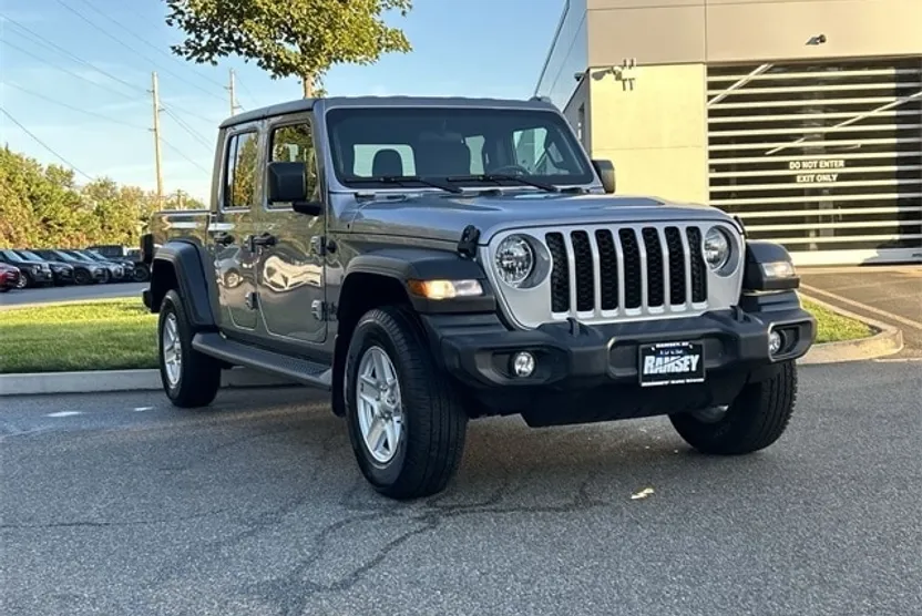 2020 Jeep Gladiator Sport photo 1