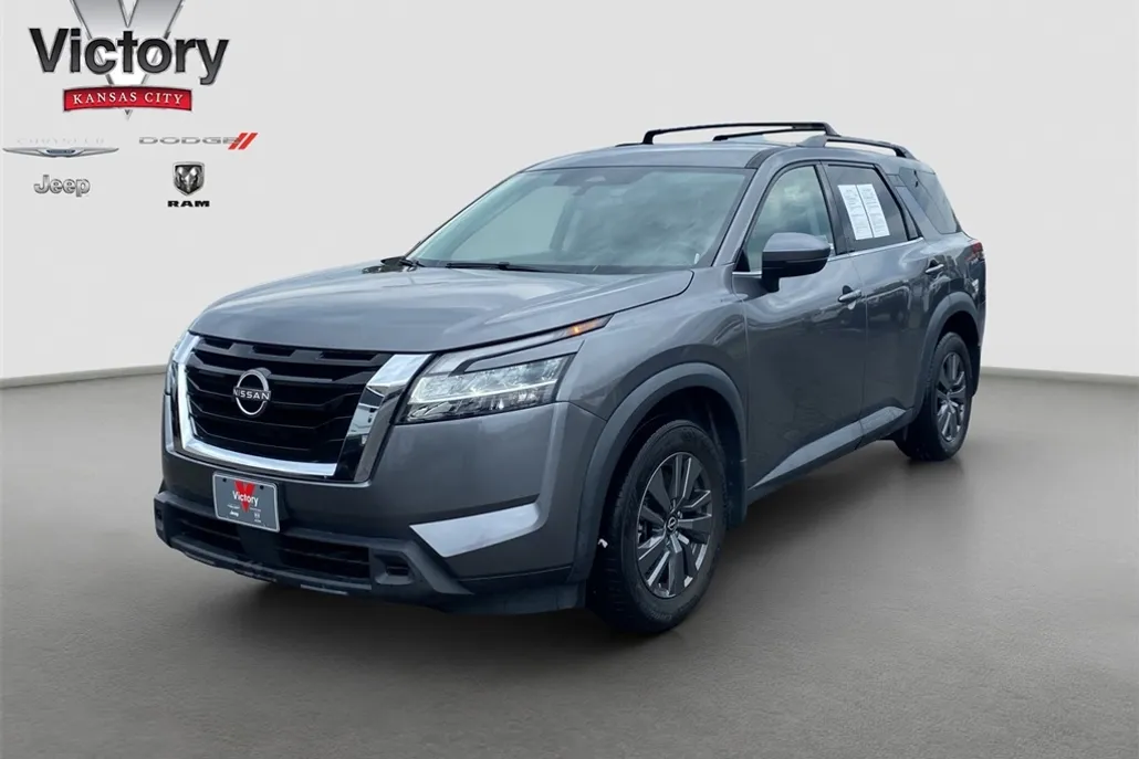 2022 Nissan Pathfinder SV photo 1