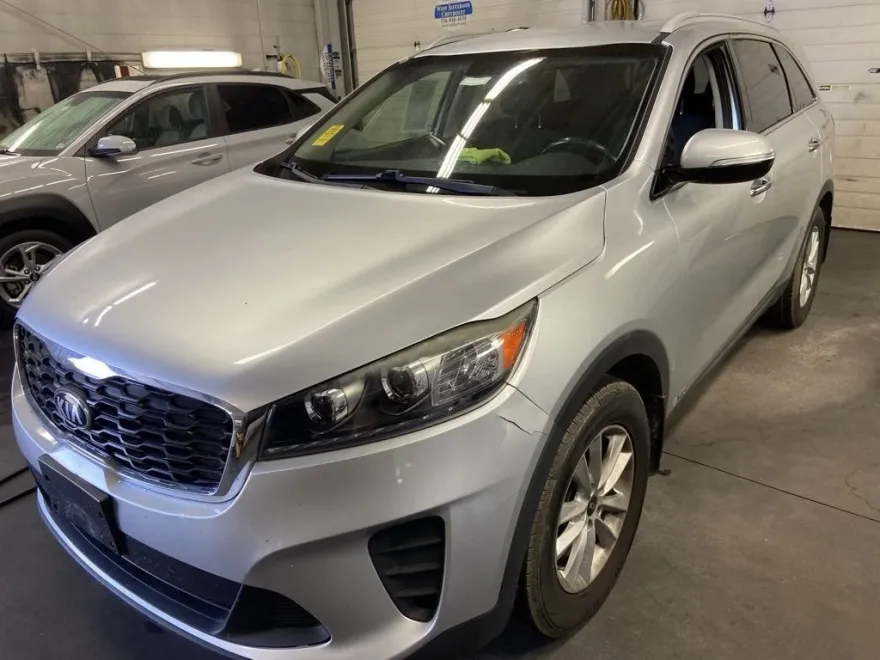 2019 Kia Sorento LX photo 1