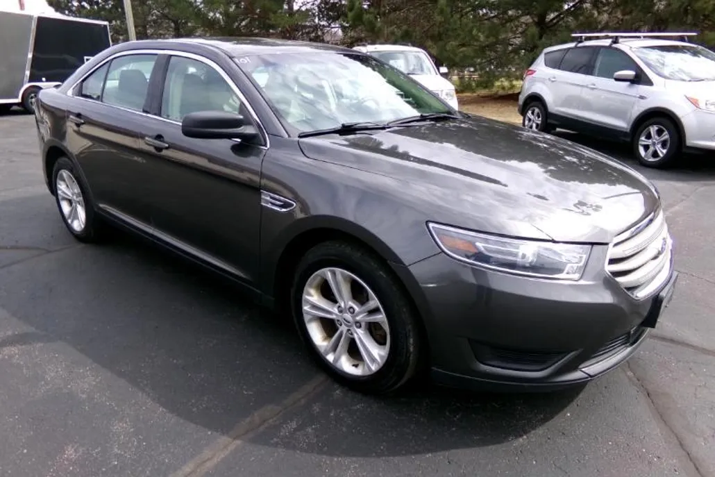 2018 Ford Taurus SE photo 1
