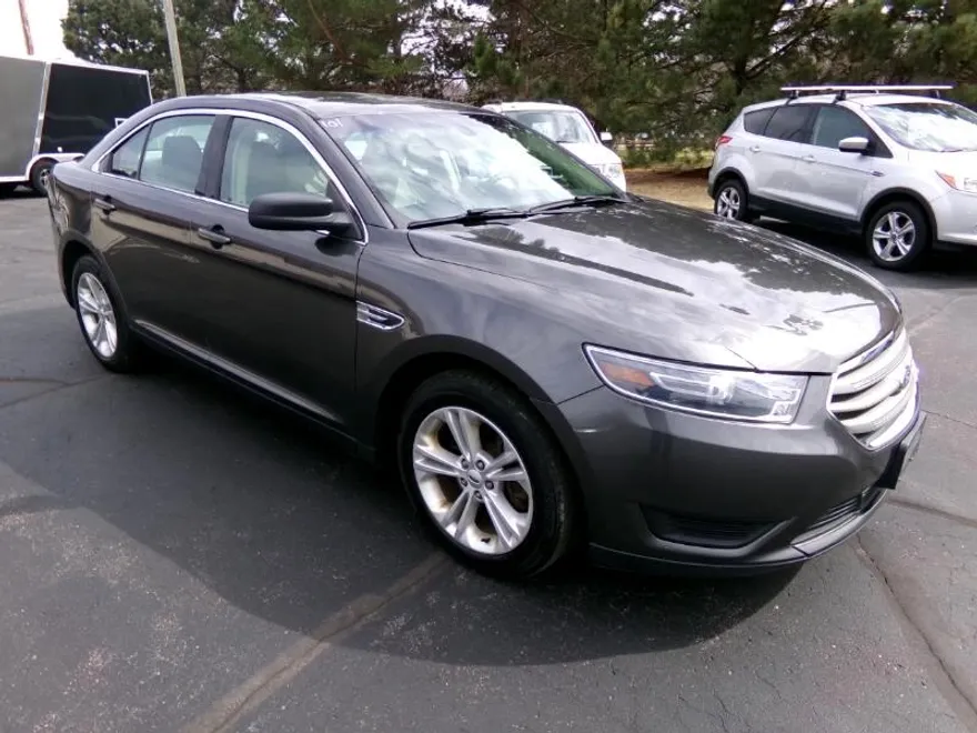 2018 Ford Taurus SE photo 1