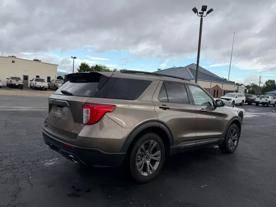 2021 Ford Explorer XLT photo 1