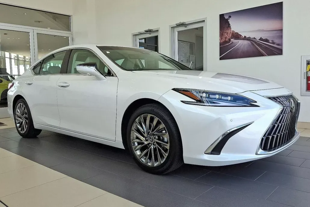 2025 Lexus ES 300h Ultra Luxury photo 1